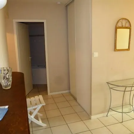 Pontaillac: Bel Acces Direct Plage Et Centre Apartamento *